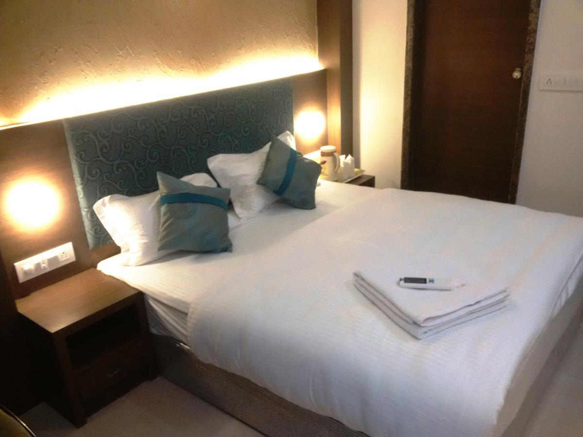 Hotel Chandragupta Ujjain Exteriör bild