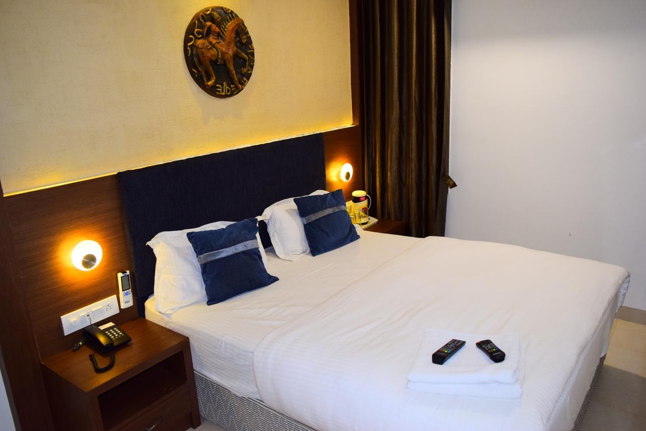 Hotel Chandragupta Ujjain Exteriör bild