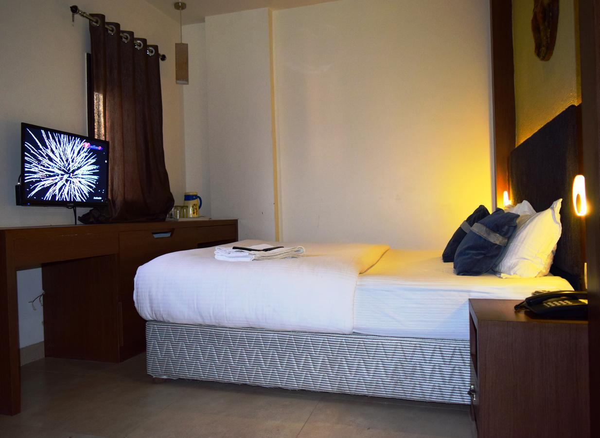 Hotel Chandragupta Ujjain Exteriör bild